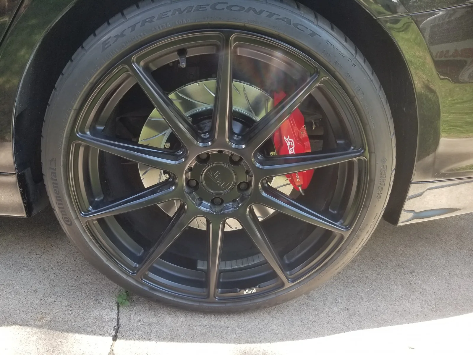 Gloss black — red calipers.